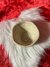 Load image into Gallery viewer, Lil pinch pot
