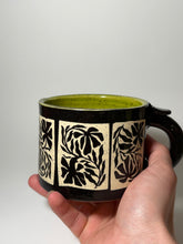 Load image into Gallery viewer, Black flower tile mug
