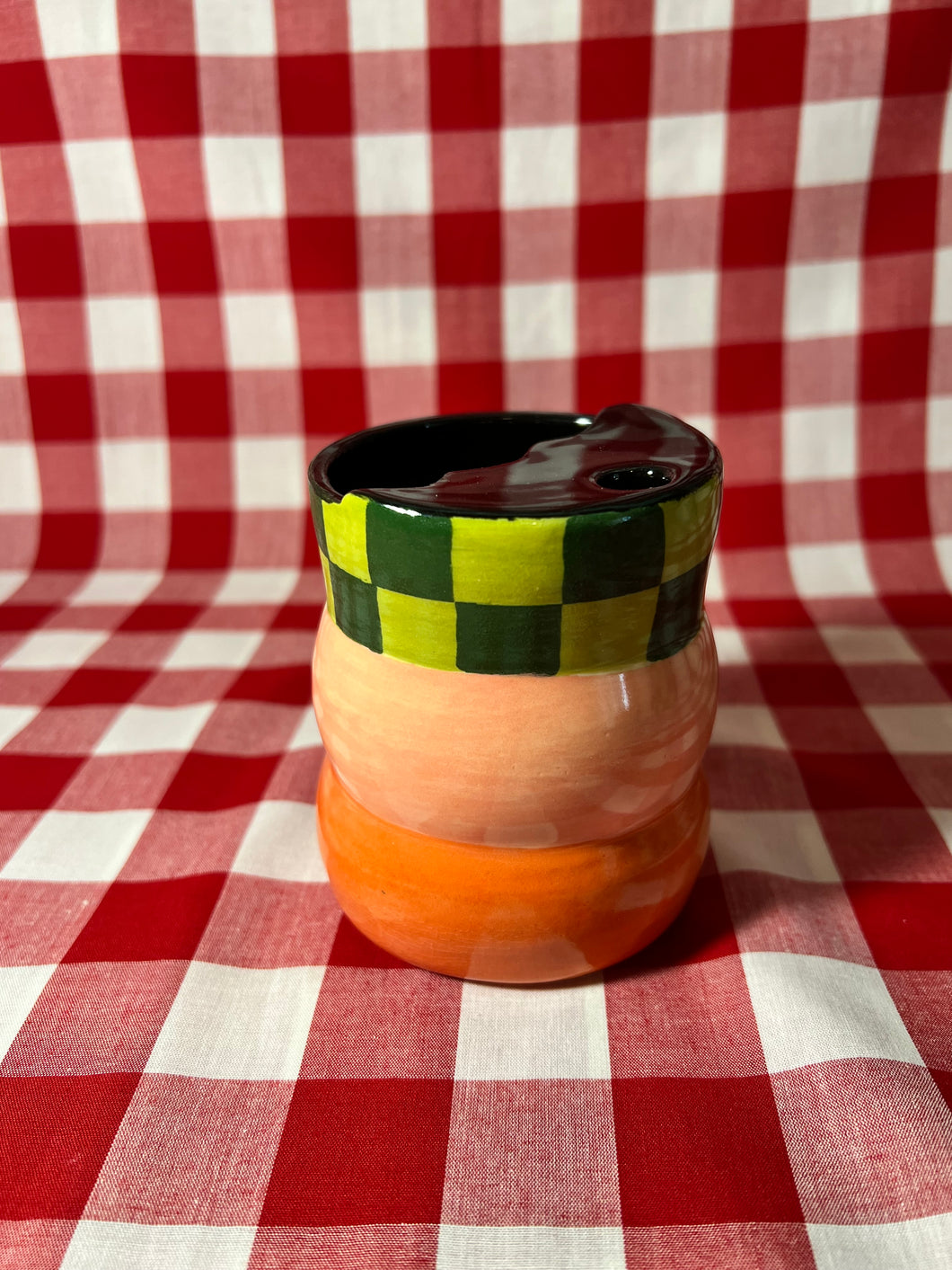 Checker/bubble to-go cup