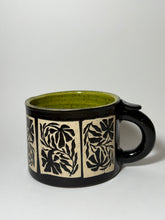 Load image into Gallery viewer, Black flower tile mug
