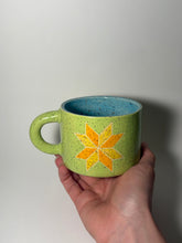 Load image into Gallery viewer, Quilt star mug
