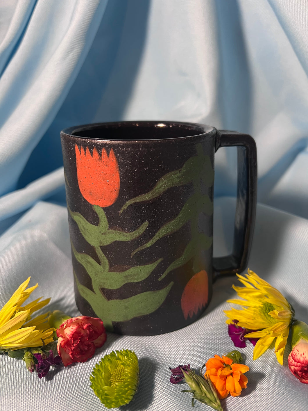 Black tulip mug 5