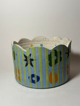 Load image into Gallery viewer, Striped picnic planter
