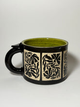 Load image into Gallery viewer, Black flower tile mug
