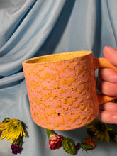 Load image into Gallery viewer, Flower checker mug 6
