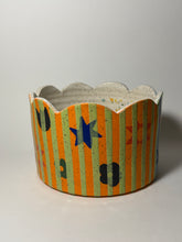 Load image into Gallery viewer, Striped picnic planter
