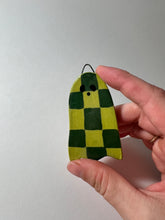 Load image into Gallery viewer, Mini pickle ghost wall hanging
